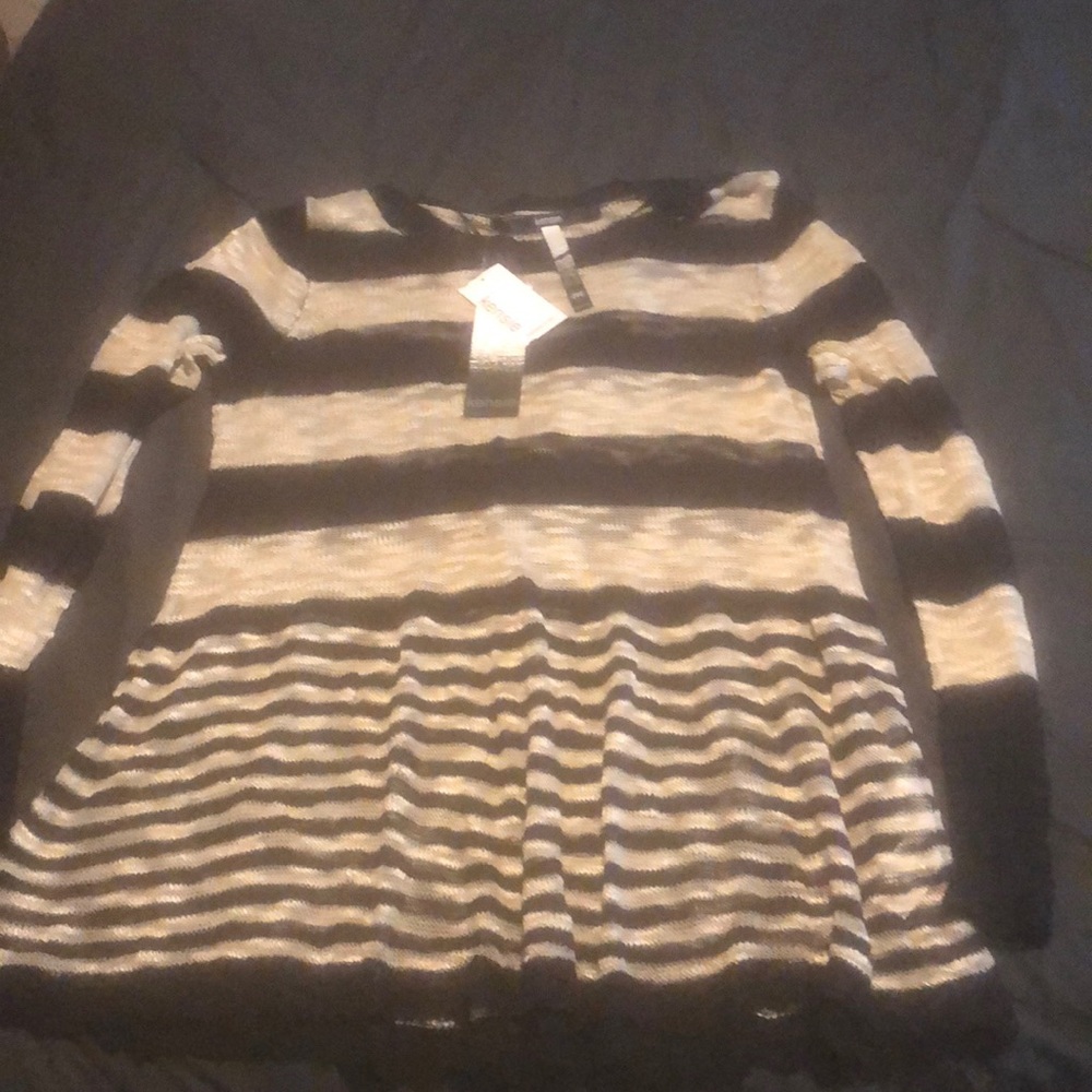 Kenzie light weight sweater-new with tags